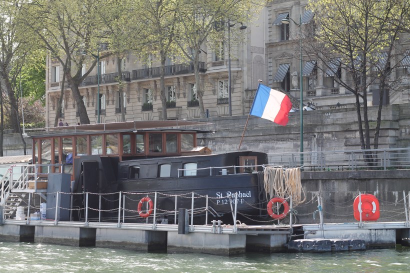 How to Complain Like a Parisian